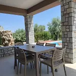 Iris Complex Villa *