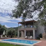 Villa Iris Complex Frínion