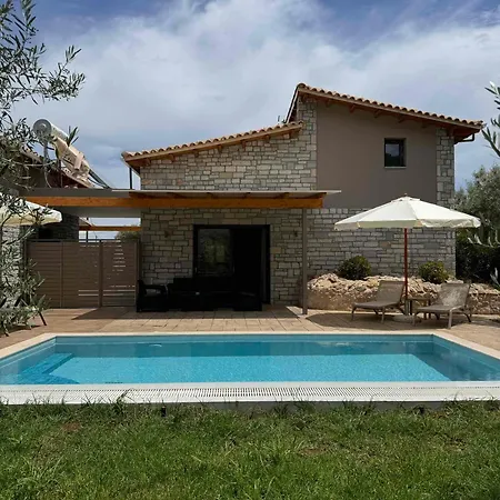 Iris Complex Vilă *