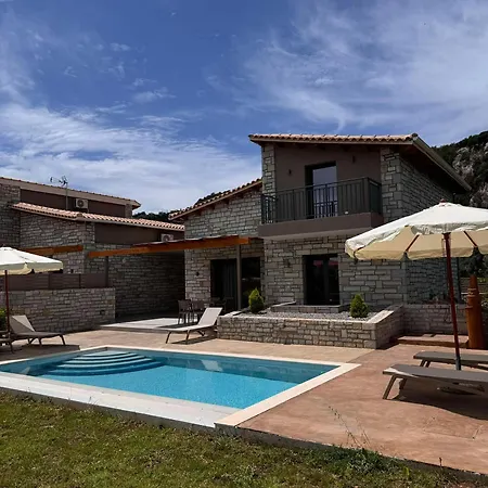 Vilă Iris Complex *