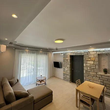 Iris Complex Vilă Frínion