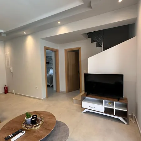 Iris Complex Vilă Frínion