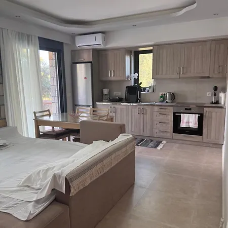 Villa Iris Complex *