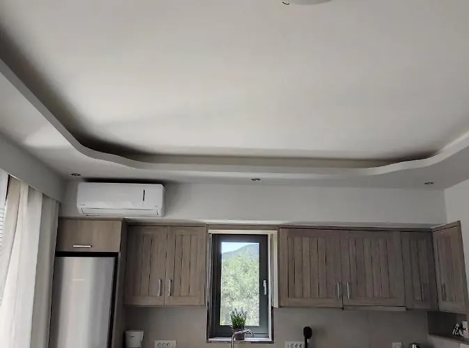 Villa Iris Complex *