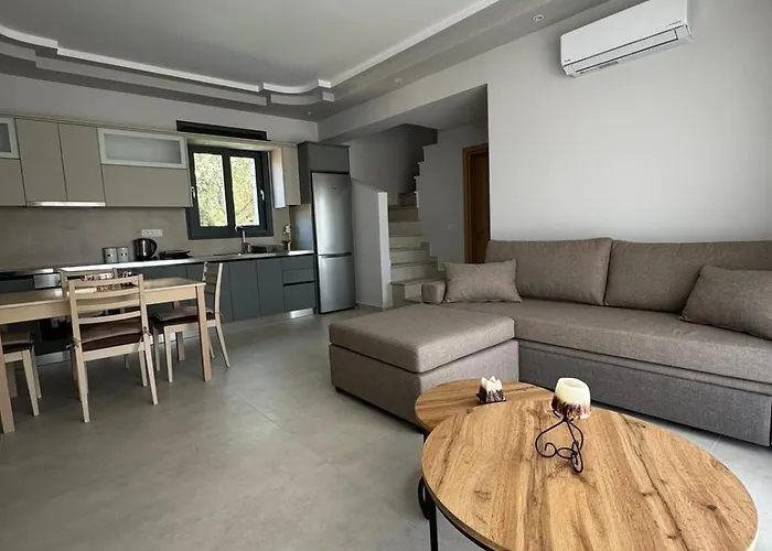 Villa Iris Complex *