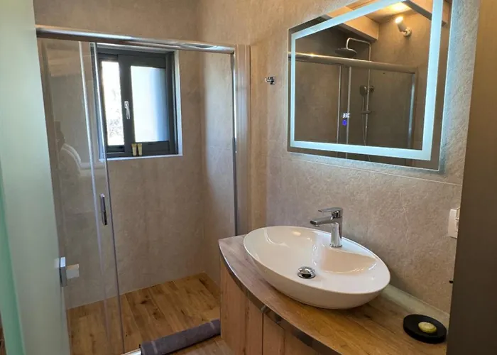 Villa Iris Complex Frínion